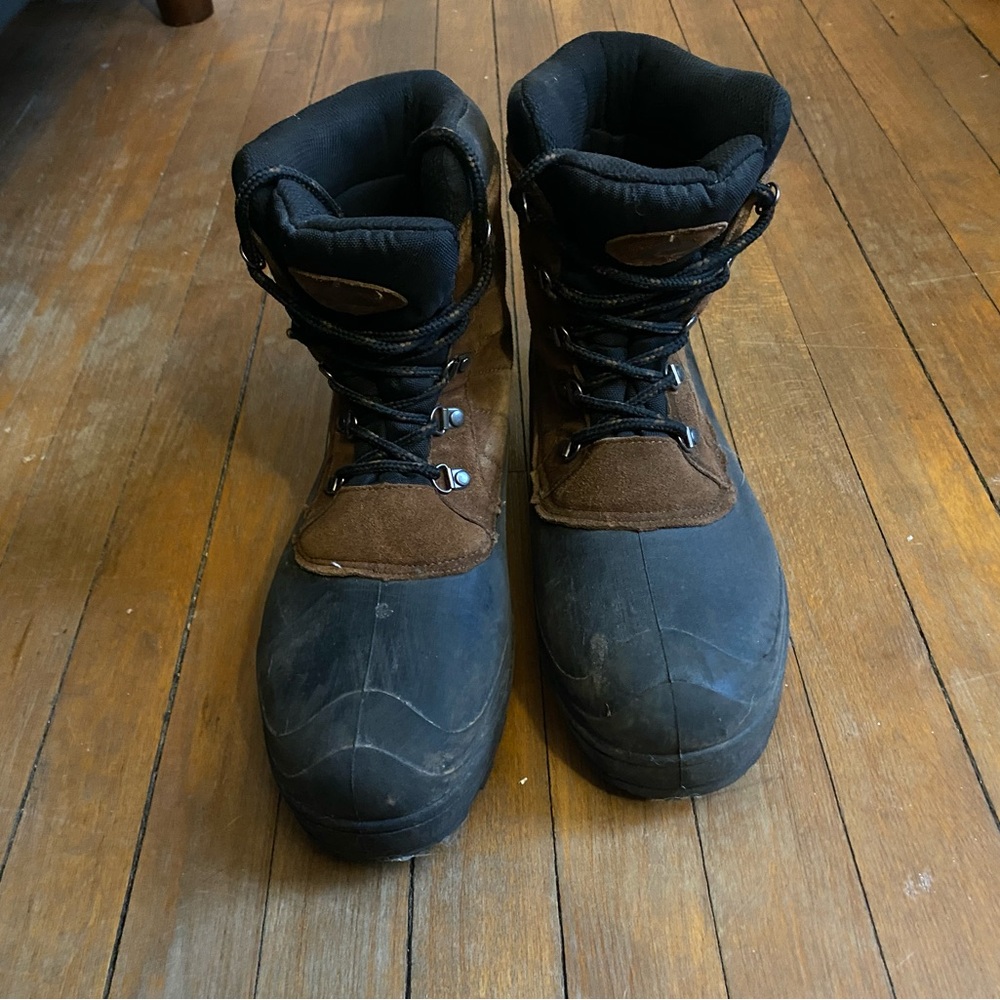 Ozark Trail boots size 9